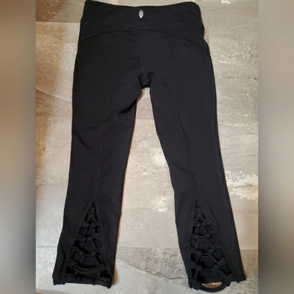 Free People Movement Kami braided crop legging pant. Black. Size M. - Picture 3 of 11